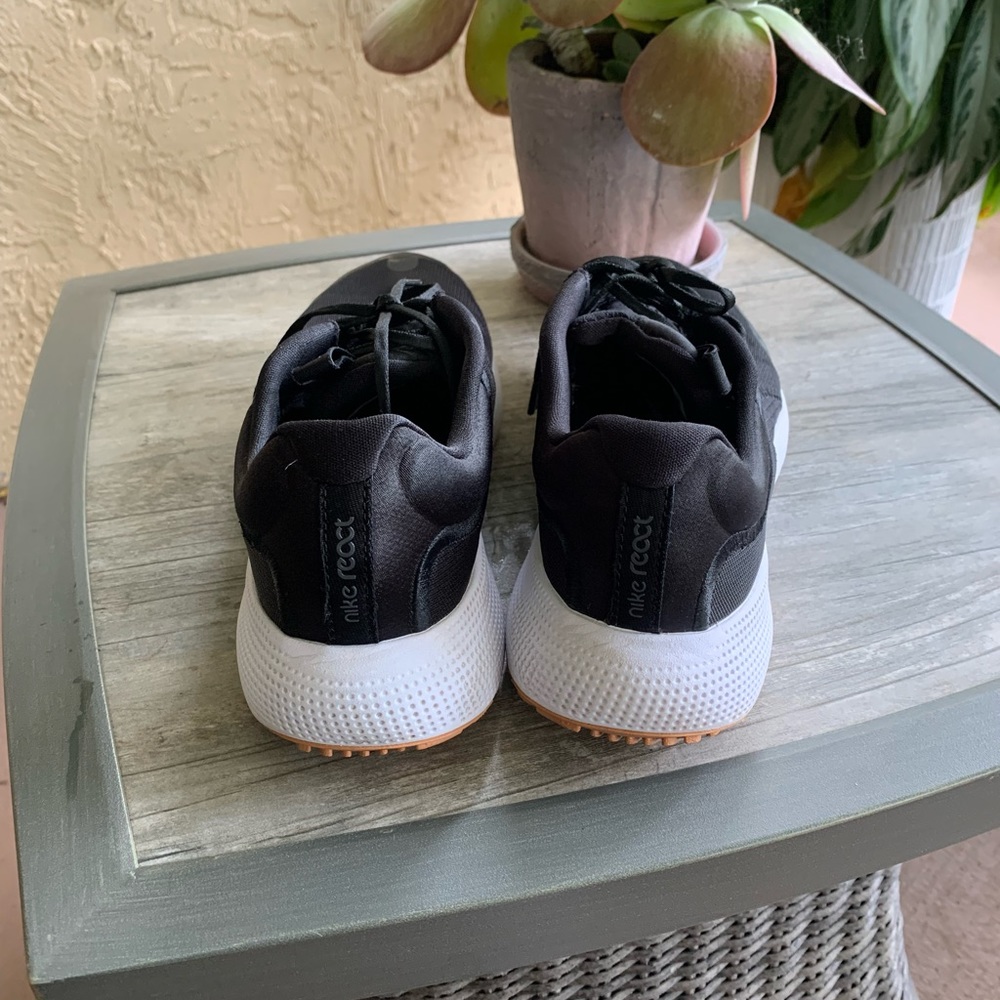 Nike React Escape Women’s running shoes